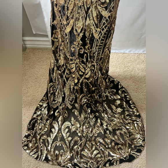 Fashion Nova Black and Gold Prom Dress - Picture 14 of 14